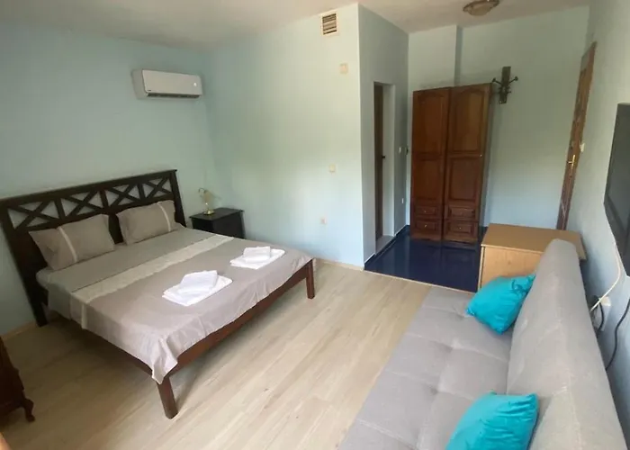 Maxim - Free Parking