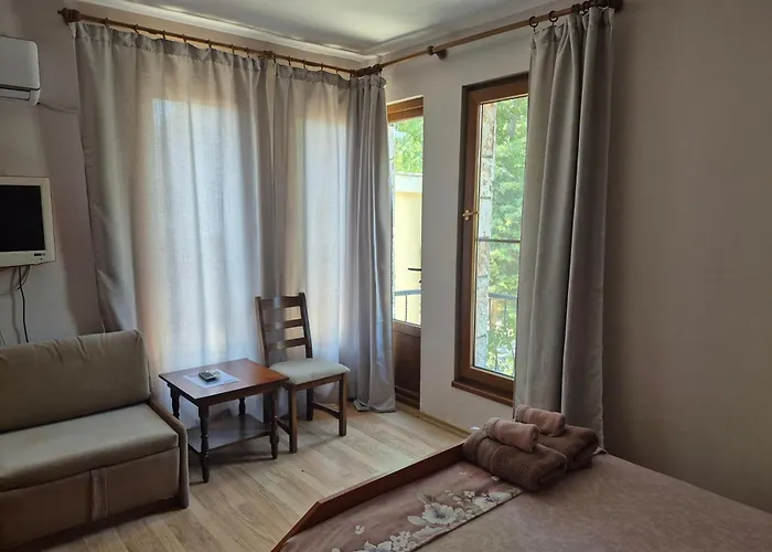 Maxim - Free Parking Guest house 3*